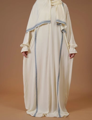 ثوب صلاة مطرز سماوي