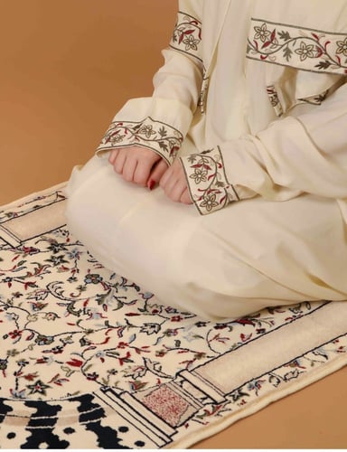 طقم سجادة و ثوب صلاة مطرز