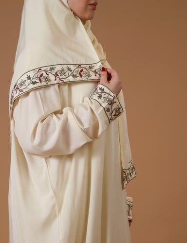 طقم سجادة و ثوب صلاة مطرز