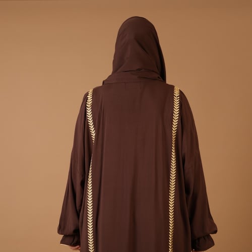 طقم سجادة و ثوب صلاة بني مطرز