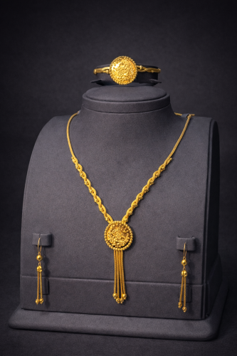 طقم ذهب عيار 21 وزن 35.76 جرام