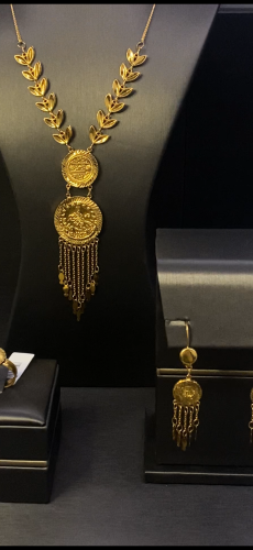 نص طقم الفخامة عيار 21 وزن 18.5 جرام