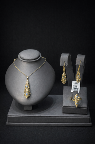 نصف طقم عيار 18 وزن 8.61 جرام