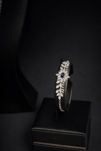 طقم ذهب مميز عيار 18 وزن 32.56 جرام