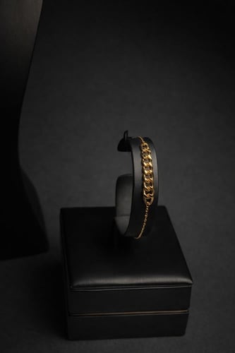 طقم ذهب جنزير عيار 21 وزن 14.37 جرام