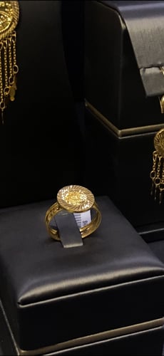 نص طقم الفخامة عيار 21 وزن 18.5 جرام