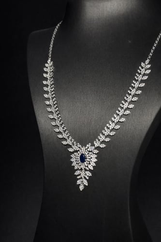 طقم ذهب مميز عيار 18 وزن 32.56 جرام