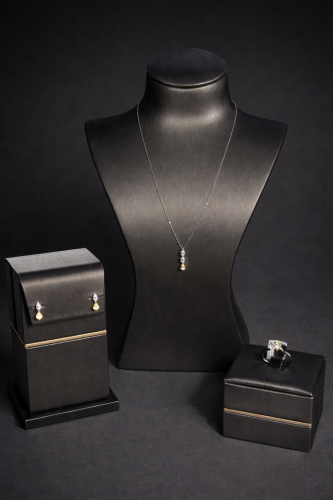 نصف طقم لونين عيار 18 وزن 3.6 جرام