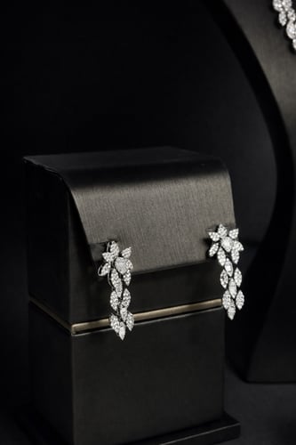 طقم ذهب فخم عيار 18 وزن 31.18 جرام