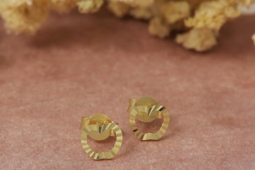 حلق التفاحة