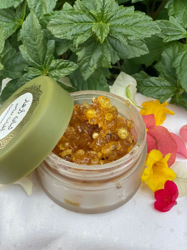 لبان عماني معطر بالازهار