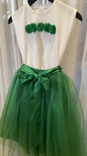 طقم بناتي اخضر وابيض