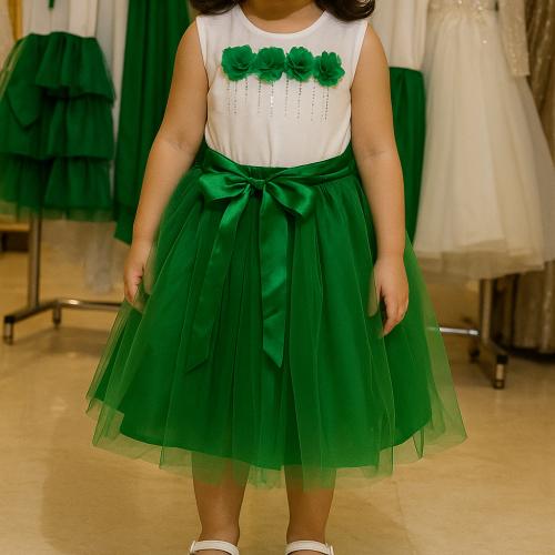 طقم بناتي اخضر وابيض