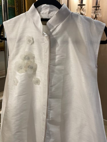 جلابيه بناتي مع ورد في الصدر