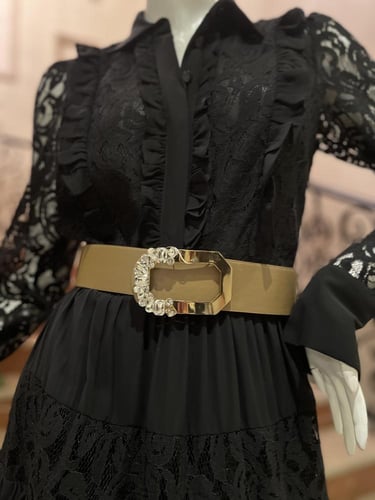 فستان دانتيل مع شيفون