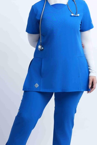 سكرب مودرن نسائي أزرق ملكي ( رويال بلو )