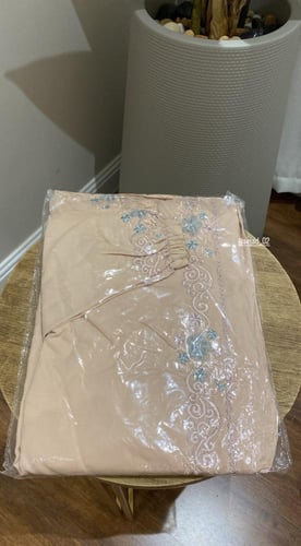 جلال صلاة مطرز