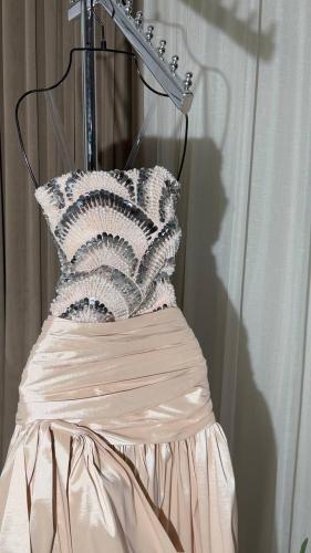 فستان كسرات وتطريز انيق E64