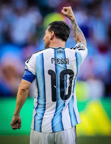 تيشيرت الأرجنتين الأساسي مع طباعة ميسي 2026