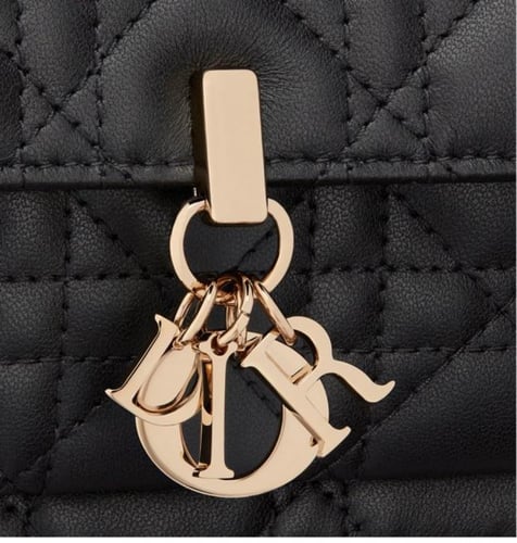 ديور باوتش LADY DIOR CHAIN POUCHBlack Patent Canna...