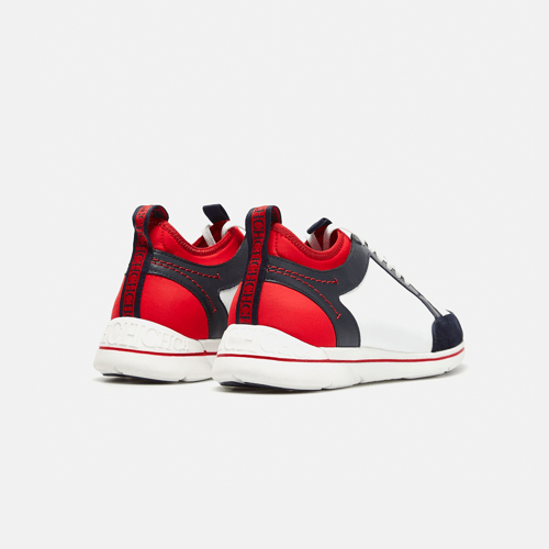 سنيكرز كارولينا هيريرا CH