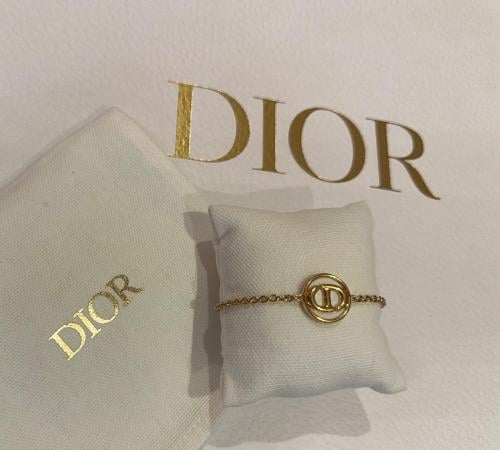 اسوارة كريستيان ديور