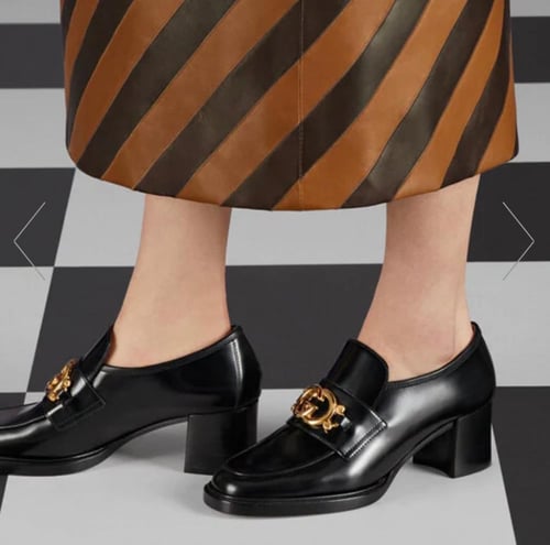 جزمة قوتشي نسائي اللون اسود Women's loafer with In...