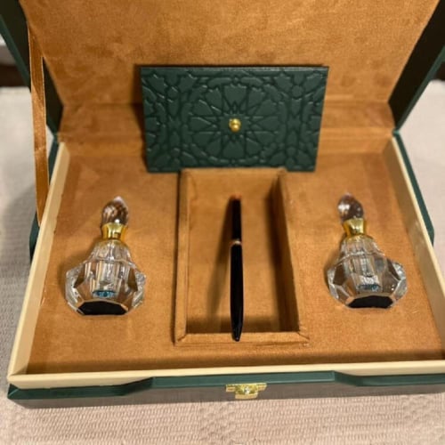 طقم جلد إيطالي كبير