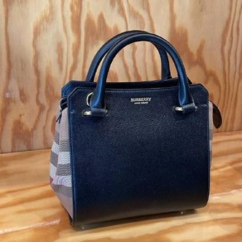 Burberry baby bag with all accessories