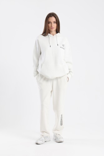 طقم شتوي أبيض - نسائي