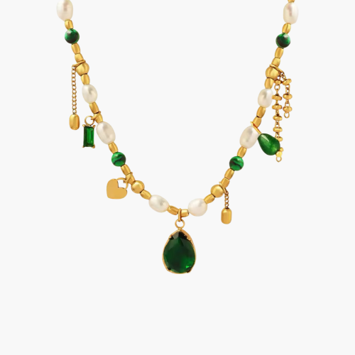 عقد لؤلؤ أخضر