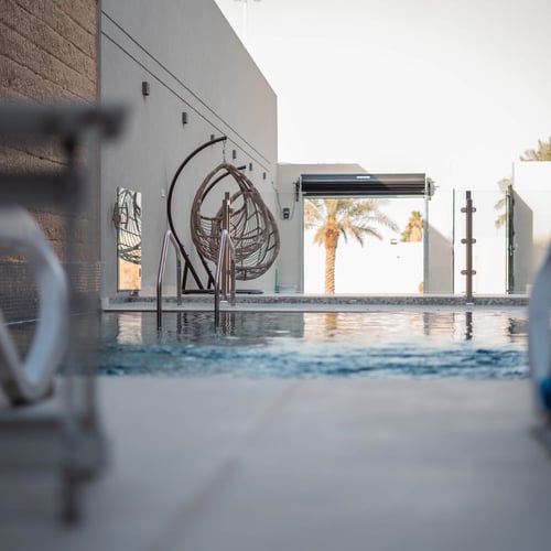 ( يوم الخميس ) مَضيف 101