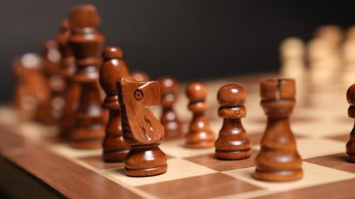 شطرنج خشبي صغير