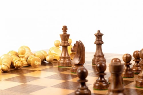 شطرنج خشب فاخر ( قطع كلاسيك المستخدم في البطولات )