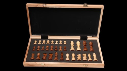 شطرنج خشبي صغير