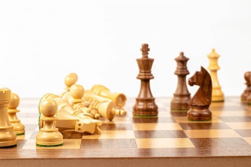 شطرنج خشب فاخر ( قطع كلاسيك المستخدم في البطولات )