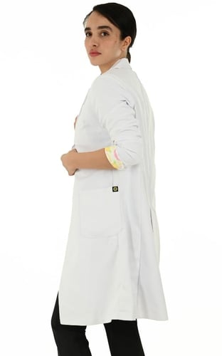 لاب كوت طويل ابيض نسائي هناي | فوتشر