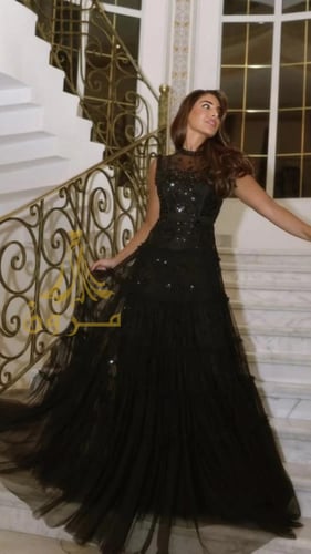 فستان سهره اسود حواف كشكشه تل
