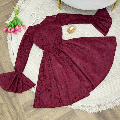 فستان قصير دانتيل