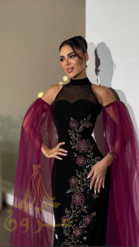 فستان سهرة أسود ملكي بتطريز مخملي وأكمام تول فوشيا