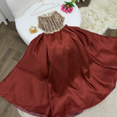 فستان نسائي مطرز مكشوف الاكتاف