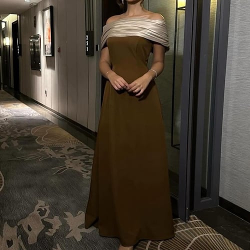 فستان نسائي ناعم مكشوف الاكتاف