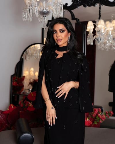 فستان سهره مطرز يدوي بفتحه سفليه