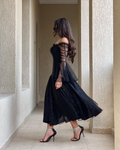 فستان ميدي عاري الاكتاف