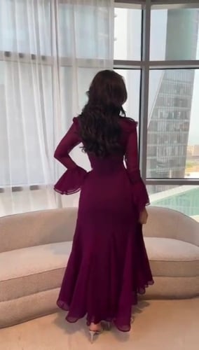 فستان نسائي اكمام طويلة مفتوحة