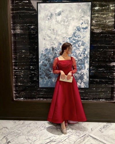 فستان نسائي بإكمام تل