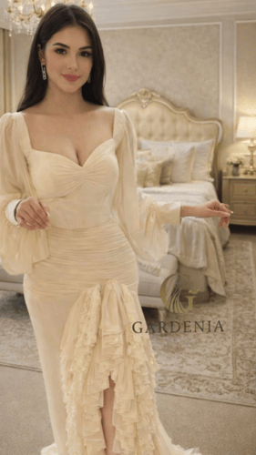 فستان بقصة جريئة مطعم بكشكشة الدانتيل