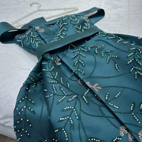 فستان سهرة مطرز