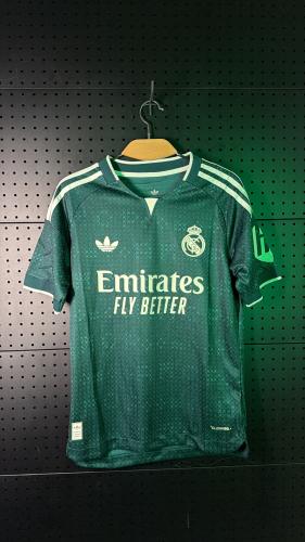 قميص نادي ريال مدريد الاحتياطي