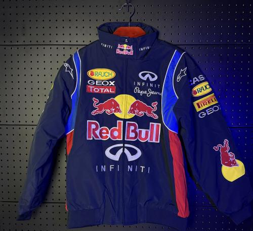 جاكيت Red Bull